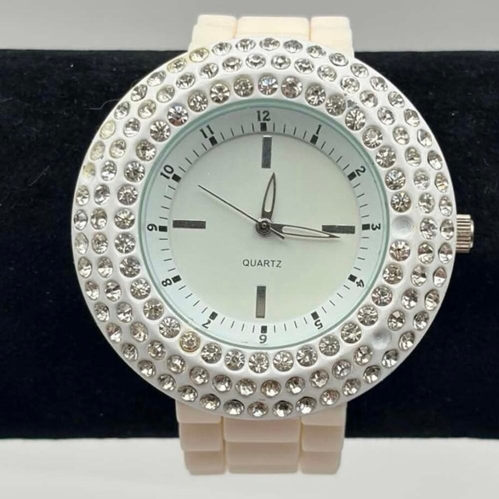 White & Cream Quartz Men’s Watch